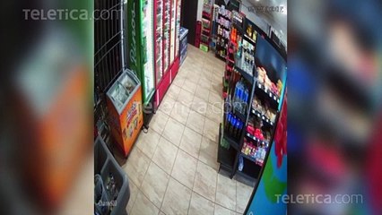tn7-Lanzan granada a comercio en Ciudad Quesada-140225