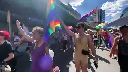 León celebra la Diversidad Sexual con boda masiva y 10 mil asistentes en marcha