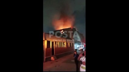 Incendio en fábrica de pintura pone en riesgo instalaciones de gasolina