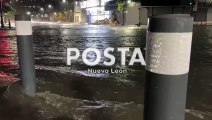 Lluvias inundan calle Ocampo en el Centro de Monterrey