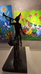 Alejandro Velasco exhibe su estilo surrealista en Mérida