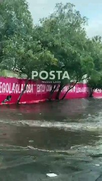 Automovilistas quedan varados por inundación en Monterrey