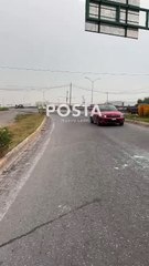 Hombre vuelca su auto tras chocar con señalamiento vial en Guadalupe