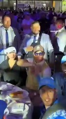 Canelo Álvarez cumple el sueño de Naim Derrechi y le da un gancho al hígado