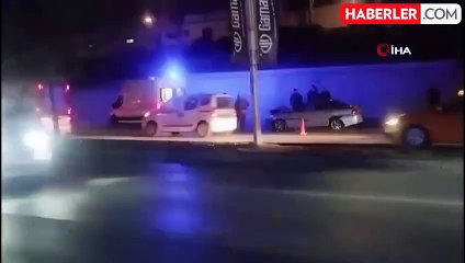 Ankara'da kontrolden çıkan otomobil elektrik panosuna çarptı: 2 Yaralı