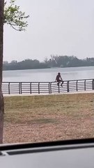 Sorprenden a joven intentando ingresar a la Laguna del Carpintero