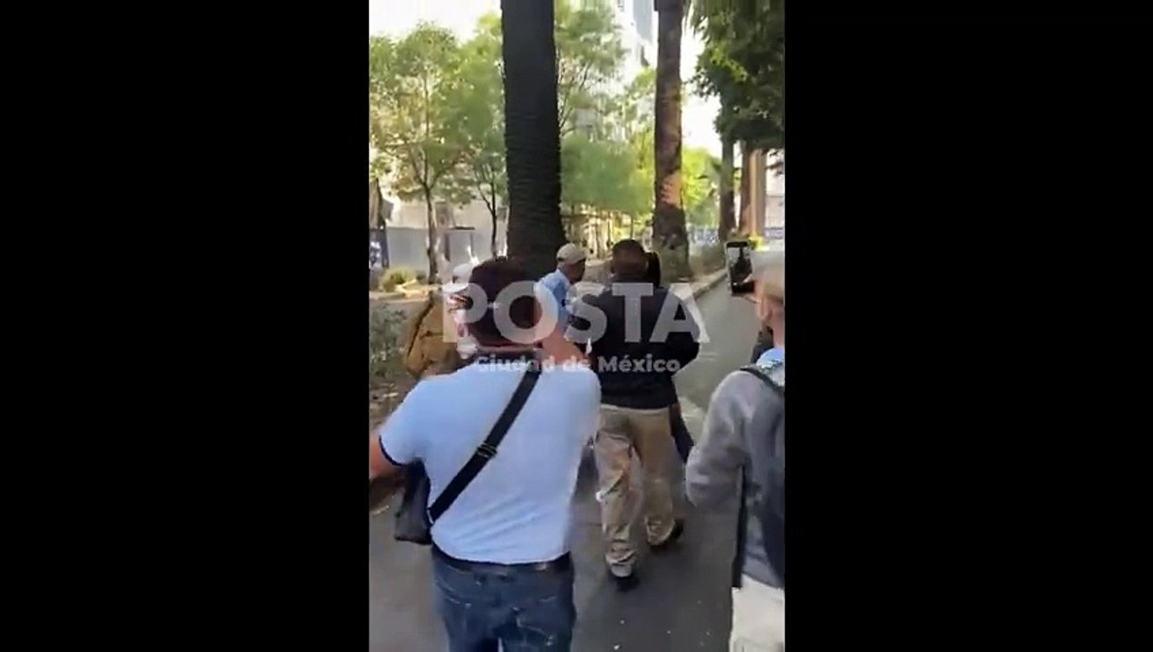 Policías de la SSC cierran avenida Florencia, exigen cumplimiento de demandas