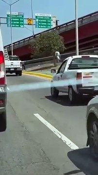 VIDEO: pelean a pedradas en pleno Morones Prieto en Monterrey