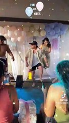 ¡Ella no se merece eso! Revelación de sexo sale mal para mujer (VIDEO)