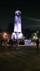 Normalistas vandalizan SEGOB, exigen aprobación de recursos para jubilación