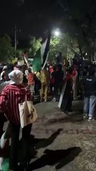 Manifestantes Pro Palestina protestan frente a embajada de Israel