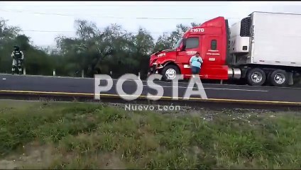 Vuelca transporte de personal en Pesquería