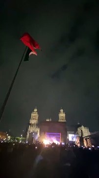 Bandera izada durante concierto de Interpol, crea polémica