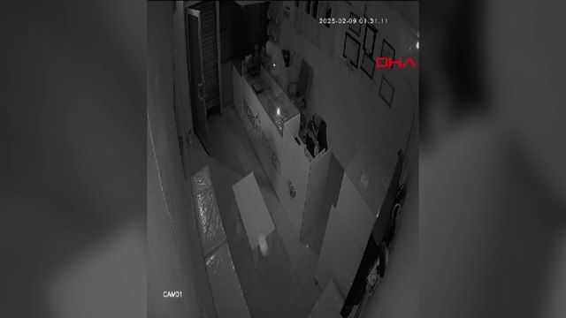 Aynı gece hem bakkal hem de kuyumcu dükkanından hırsızlık yaptılar