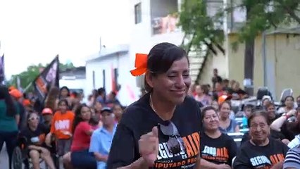 Convive Aldo Fasci con vecinos de la colonia Revolución Proletaria