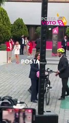 Sigue #LaCoberturaTotal Llega Xóchitl Gálvez en bicicleta a la sede del INE
