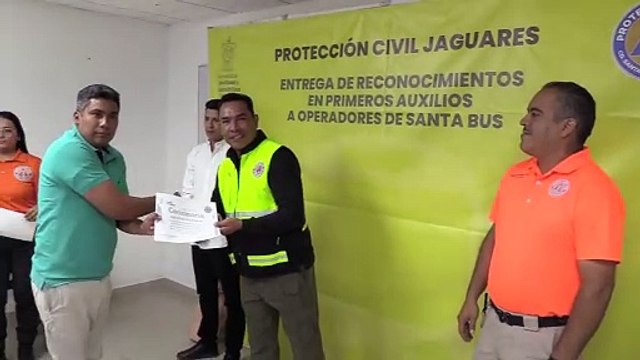 Operadores de Santa Bus reciben capacitación en primeros auxilios