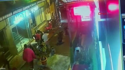 Otelden atılan müşteri 6 kişiyle geri döndü, ortalık karıştı