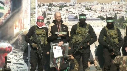 Hamás libera a tres nuevos rehenes tras el alto el fuego