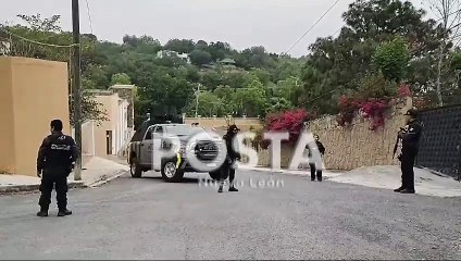 Catean residencia en Santiago, Nuevo León; aseguran varias dosis de droga