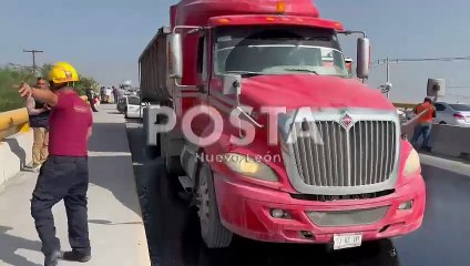 Choque carambola entre 12 autos deja cinco heridos en Escobedo