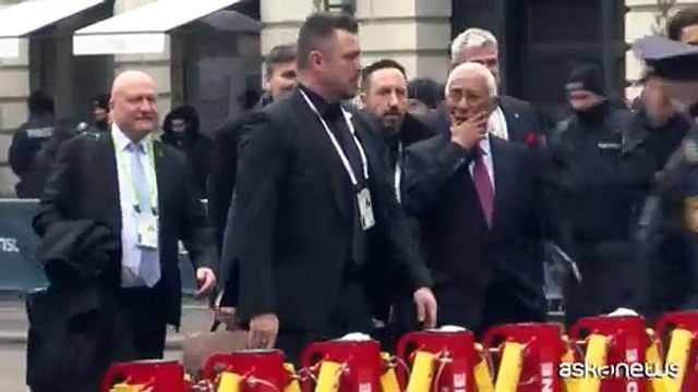 Vance attacca l'Europa. Zelensky: Ucraina vuole garanzie di sicurezza