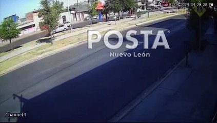 Momento captado en video: grúa derriba puente en San Nicolás