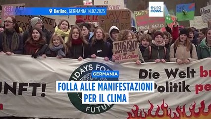 Germania, decine di migliaia in piazza per il clima in vista delle elezioni