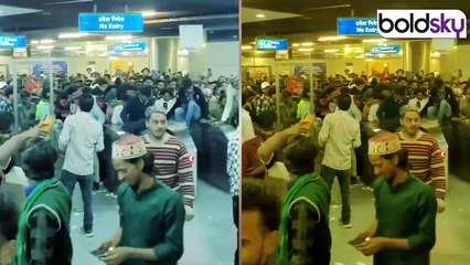 Shab E Barat पर Delhi Jama Masjid Metro Station Exit Gate से Jump करते Muslim Namazi Video Viral