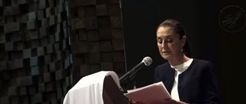 Claudia Sheinbaum firma el documento Compromiso por la Paz en el Episcopado