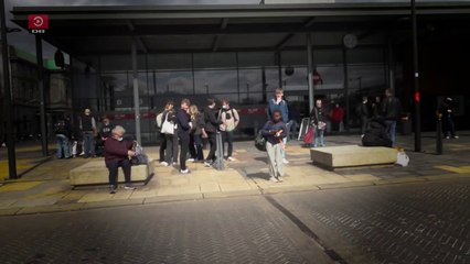 Ultra Ægte: Julie skal tage bussen alene! - Første gang | 2021 | DRTV