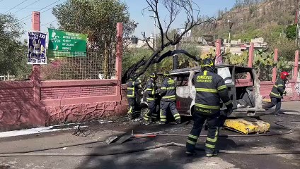Arde camioneta por aparente falla mecánica en la GAM, no hay heridos