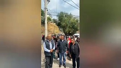 Bloquean  ejidatarios de San Francisco Chimalpa la carretera Toluca-Naucalpan