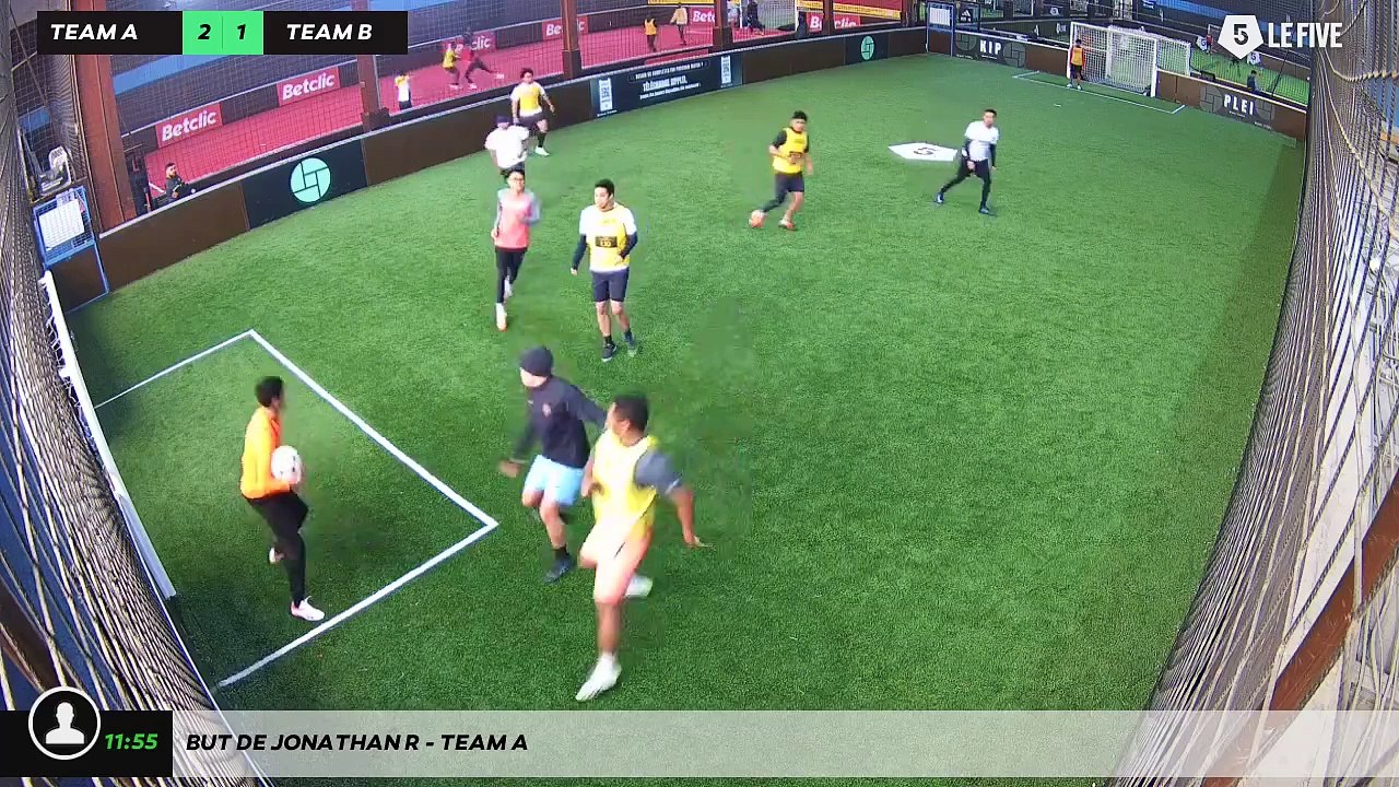 But de Jonathan R - Team A