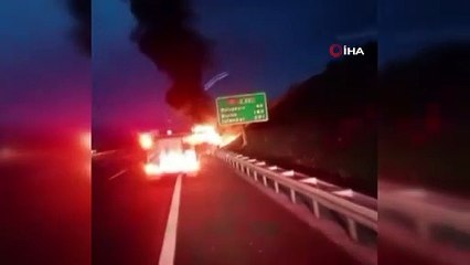 Savaştepe Gişelerinde Kaza! İzmir-İstanbul Otobanında Bariyerlere Çarpan Araç Yandı