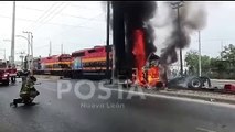 Choca tráiler contra el tren y se incendia en Monterrey; chofer vive de milagro