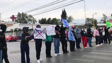 ÚLTIMA HORA: Estudiantes de la escuela de la Cruz Roja bloquean calles