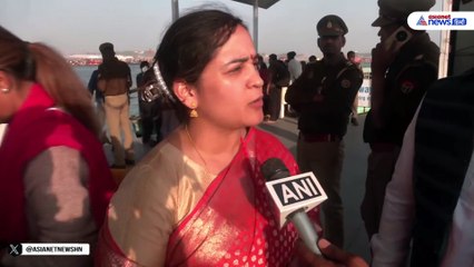 महाकुंभः Aparna Yadav ने किया संगम स्नान, सपा लीडर Ragini Sonker ने डुबकी लगाकर गिनाई खामियां