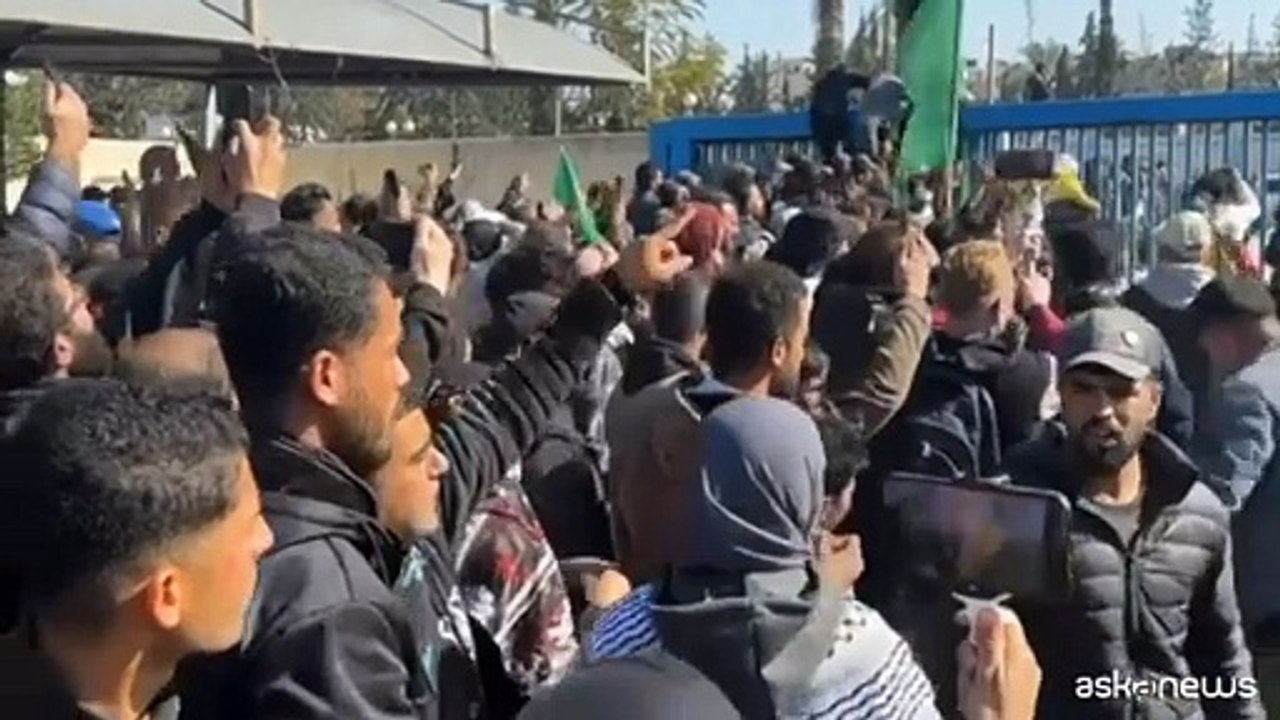 Gaza, i prigionieri palestinesi liberati accolti da folla esultante