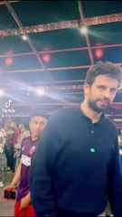 Gerard Piqué da la  patada de buena suerte a La Raniza FC en la Kings League