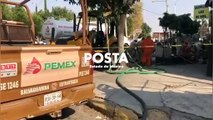 ¡Qué descaro! Hallan toma clandestina de hidrocarburo en la calle en Neza