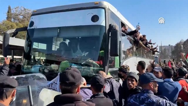 Hamas ile İsrail arasındaki esir takasının altıncı turunda Filistinli esirler serbest kaldı