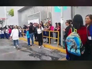 Padres de familia se oponen a cambio de director de primaria en Santa Catarina