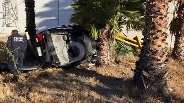 Policías estatales vuelcan camino a su trabajo