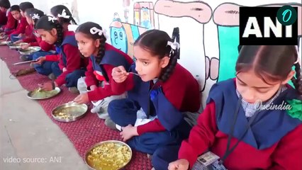 Mid Day Meal-এর টানেই Government School-এ ভিড় বাড়ছে পড়ুয়াদের!