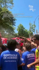 Foliões do bloco do Leo Santana ganham ‘banho de mangueira’ no Rio de Janeiro #shorts