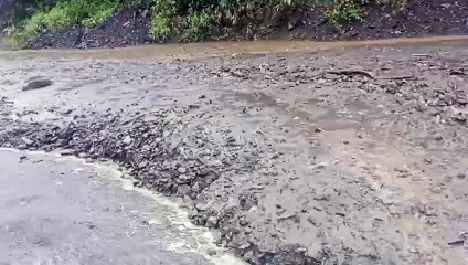 ​La Paz: Mazamorra deja intransitable la carretera a Sud Yungas 