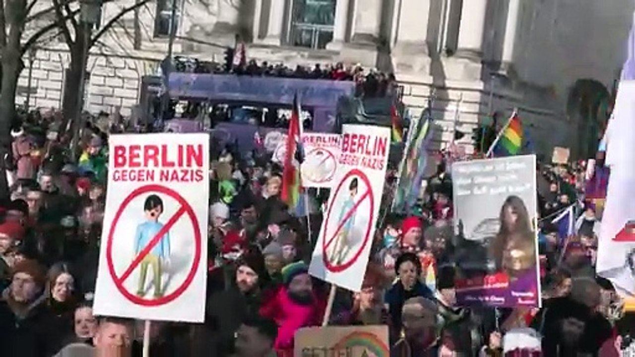 Winter-CSD in Berlin zeigt Flagge gegen rechts kurz vor Wahl