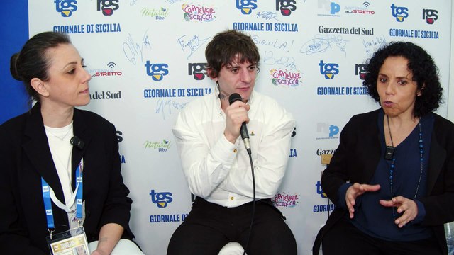 Sanremo 2025, Rkomi sul palco dell'Ariston con Il ritmo delle cose