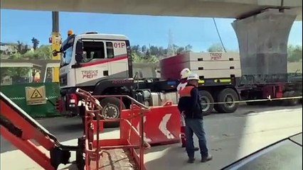 Retiran dovela del Tren Interurbano que cayó sobre autos en Minas de Arena